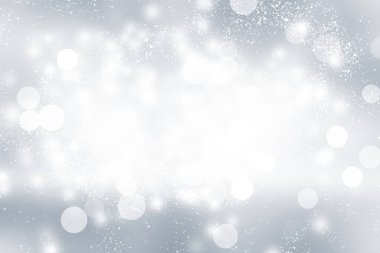 Beyaz kar taneleri bulanık gri arka planda, Lüks Noel 'de pırıl pırıl parlıyor.