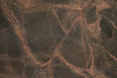 Pembe damarlı koyu gri taş bir doku.