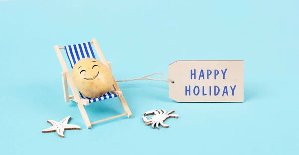 Potato Funny Face Sitting Lounge Chairs Sign Words Happy Holiday — 图库照片