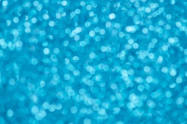 Noel için mavi bokeh arkaplan, çözülmüş yuvarlak ışıklar ve güneş ışınları, parlaklık örtüsü 