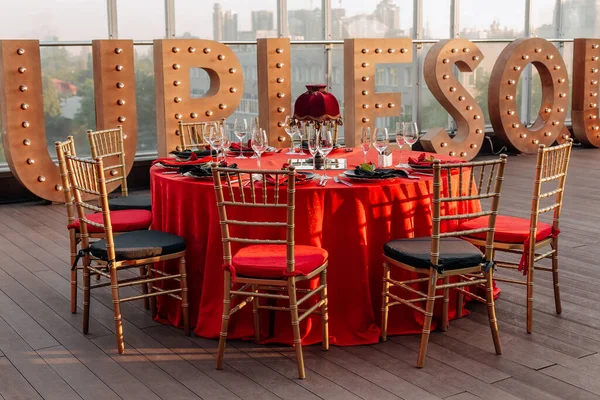 Mesa Sillas Para Banquetes Estilo Negro Rojo Dorado Elegante Salón — Foto de Stock