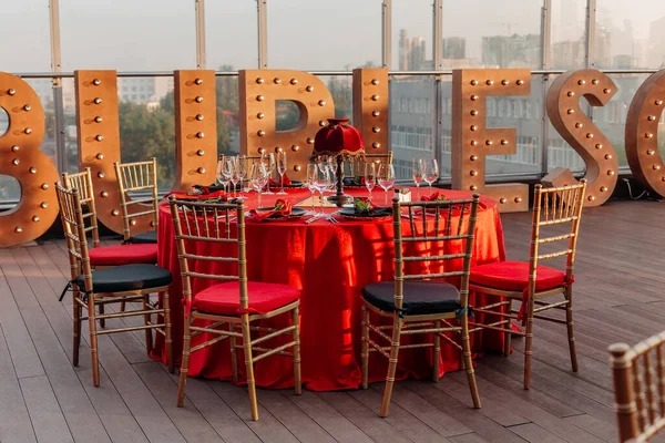 Mesa Sillas Para Banquetes Estilo Negro Rojo Dorado Elegante Salón — Foto de Stock