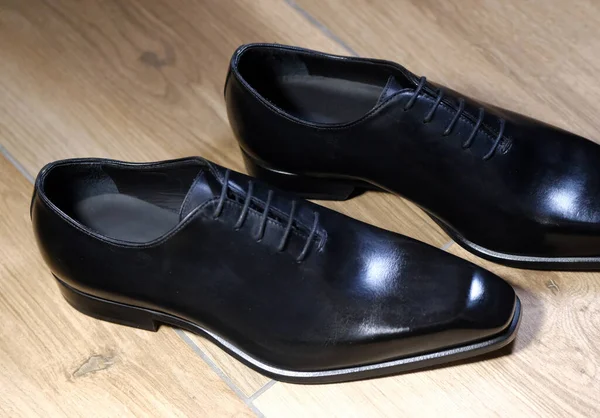 Musta Nahka Moderni Blake Ommeltu Italialainen Hääpuku Kengät — kuvapankkivalokuva