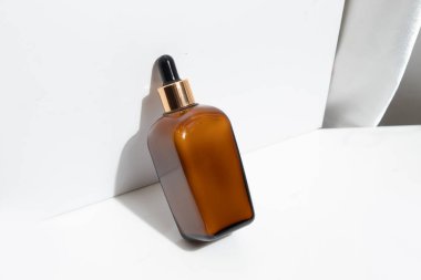 Tıbbi cilt bakımı şişesi kozmetik serum düşürücü, güzellik makyajı yüz bakımı, tedavi temizleyici yüz.