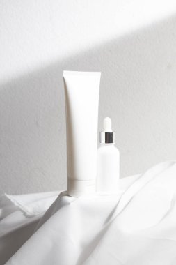 Tıbbi cilt bakımı şişesi kozmetik serum düşürücü, güzellik makyajı yüz bakımı, tedavi temizleyici yüz.