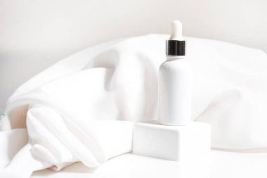 Tıbbi cilt bakımı şişesi kozmetik serum düşürücü, güzellik makyajı yüz bakımı, tedavi temizleyici yüz.