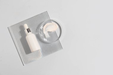 Parfüm, cilt bakımı, makyaj malzemesi makyaj tüpü, yüz temizleme, yüz temizleme köpüğü, güzellik sağlık hizmetleri ambalajı.