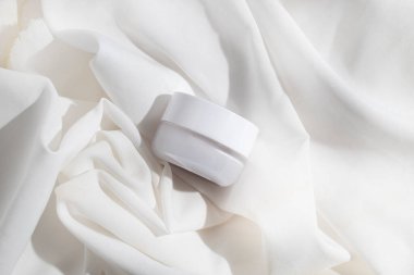 Parfüm, cilt bakımı, makyaj malzemesi makyaj tüpü, yüz temizleme, yüz temizleme köpüğü, güzellik sağlık hizmetleri ambalajı.