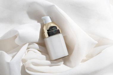 Parfüm, cilt bakımı, makyaj malzemesi makyaj tüpü, yüz temizleme, yüz temizleme köpüğü, güzellik sağlık hizmetleri ambalajı.