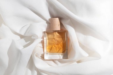 Parfüm, cilt bakımı, makyaj malzemesi makyaj tüpü, yüz temizleme, yüz temizleme köpüğü, güzellik sağlık hizmetleri ambalajı.