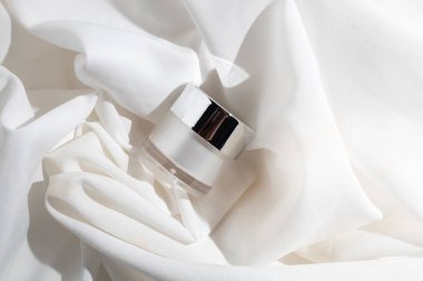 Parfüm, cilt bakımı, makyaj malzemesi makyaj tüpü, yüz temizleme, yüz temizleme köpüğü, güzellik sağlık hizmetleri ambalajı.