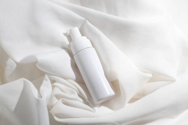 Parfüm, cilt bakımı, makyaj malzemesi makyaj tüpü, yüz temizleme, yüz temizleme köpüğü, güzellik sağlık hizmetleri ambalajı.