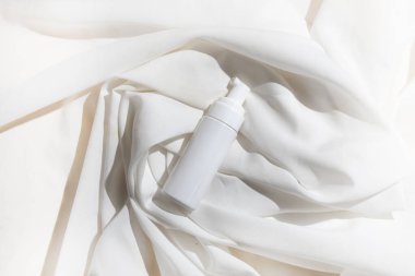 Cilt bakımı serumu düşürücü şişe kozmetik makyaj tüpü yüz bakımı, yüz temizleyici köpük, güneş kremi sağlık paketi.