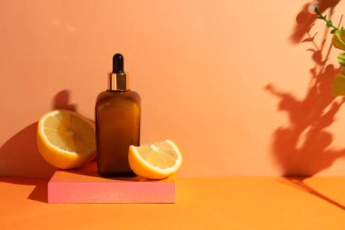 Cilt bakımı için makyaj tüpü. Kozmetik yaz güneş kremi. Ürün markalaşması.