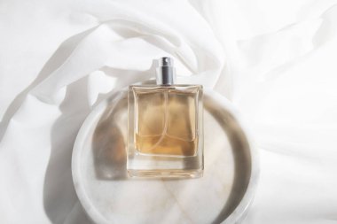 Cilt bakımı için makyaj tüpü. Kozmetik yaz güneş kremi. Ürün markalaşması.