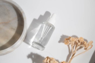 Cilt bakımı için makyaj tüpü. Kozmetik yaz güneş kremi. Ürün markalaşması.