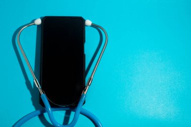 Steteskop ve hasta için akıllı telefon ilacı, hastane için ilaç kapsülü, tıbbi ve tedavi sigortası