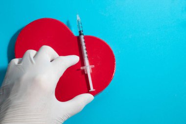 Elde şırınga ve hasta için ilaç, hastanede sağlık için ilaç kapsülü, tıbbi ve tedavi sigortası