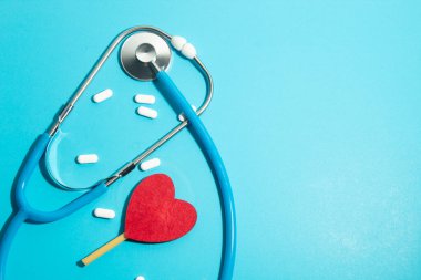 Steteskop ve hasta için ilaç, hastanedeki sağlık hizmetleri için ilaç kapsülü, tıbbi ve tedavi sigortası