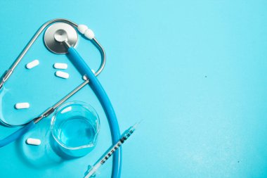Steteskop ve hasta için ilaç, hastanedeki sağlık hizmetleri için ilaç kapsülü, tıbbi ve tedavi sigortası