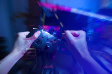 Player online oyun oynuyor oyun kumandası neon ışıklı karanlık siber punk odasında, oyun ve e-spor meydan okuma turnuva canlı ev içinde analog cihazlı flama