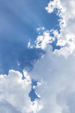 Bulutları kabarık inanılmaz bir gökyüzü