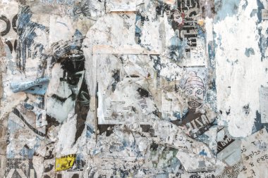 Eski Yırtık Posterli Grunge Arkaplan. Çoklu renk dokusu.