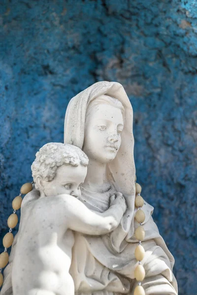 Statue Our Lady Holy Rosary Child Jesus Blue Rustic Concrete — Stock Photo, Image