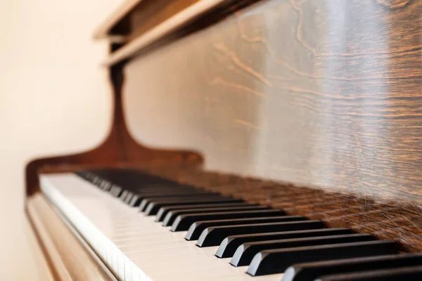 Вінтажна Клавіатура Піаніно Старий Вигляд Клавіатури Піаніно Малою Глибиною Різкості — стокове фото