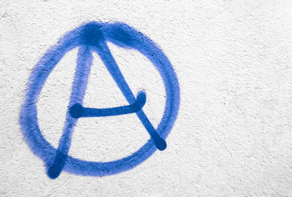Blauwe Anarchie Symbool Muur Ideaal Voor Texturen Achtergronden Concepten Kopieerruimte — Stockfoto