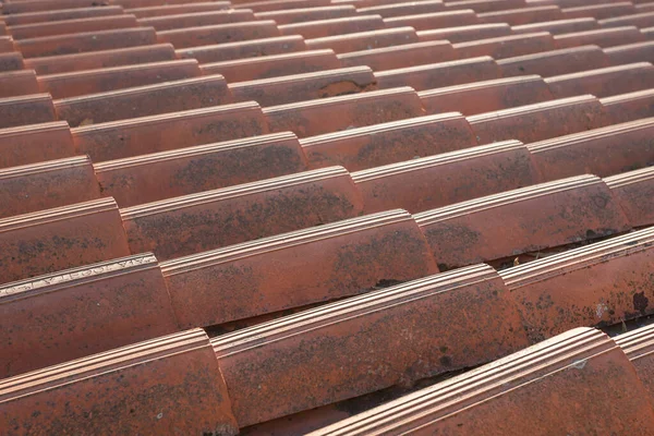 Primer Plano Las Tejas Arcilla Roja Fondo Del Techo Viejo — Foto de Stock