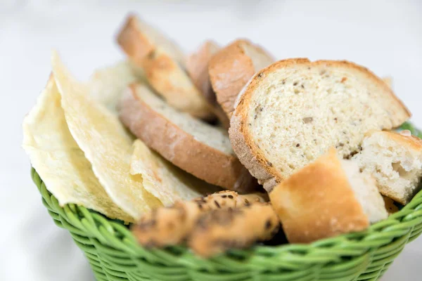 Cesto Vimini Con Prodotti Forno Assortiti Dof Poco Profondo — Foto Stock