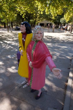 Santiago de Compostela (Galiçya) İspanya. Santiago de Compostela şehrindeki Alameda parkındaki iki Mariaya hürmeten heykel