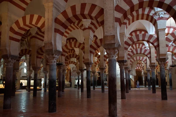 Cordoba Španělsko Sloupce Uvnitř Mešity Katedrály Cordobě — Stock fotografie