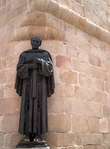 Caceres Hiszpania Rzeźba San Pedro Alcntara Znajduje Się Rogu Kościoła — Zdjęcie stockowe