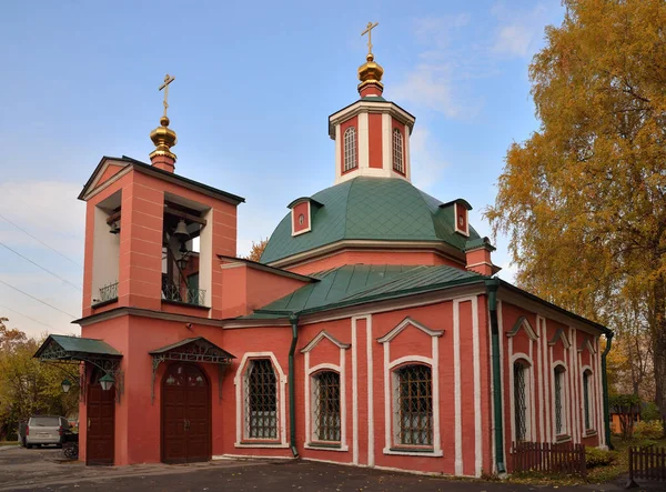 モスクワ ロシア 2021年10月13日 自然史 レクリエーション複合施設 ヴォロンツォボ エステート で19世紀のトリニティ教会18世紀 ヴォロンツォフ公園 — ストック写真