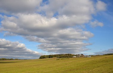 Güneşli sonbahar gününde Manastır avlusu Saburovo manzarası, Sergiev Posad bölgesi, Moskova bölgesi, Rusya