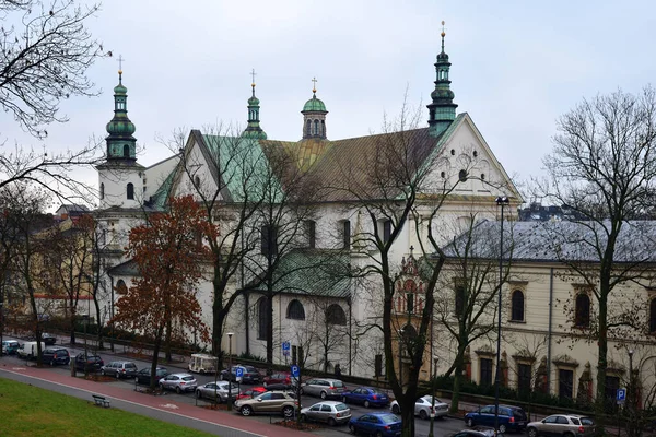2018年12月23日ポーランド クラクフ 歴史的中心部の街の城壁城の眺め — ストック写真