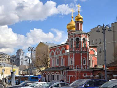14. yüzyılda Slavyanskaya Meydanı, Moskova, Rusya 'da Azizler Kilisesi na Kulichkakh
