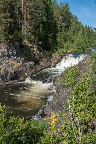俄罗斯卡累利阿自然保护区夏季瀑布冲刷 — 图库照片