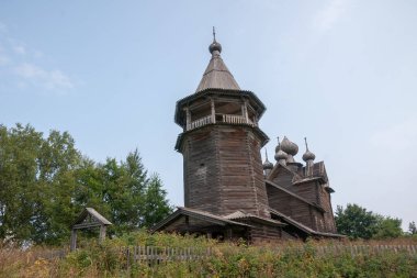Antik tahta çadır kilisesi Bakire Doğumu (1659), Gimreka köyü, Podporozhsky bölgesi, Leningrad bölgesi, Rusya