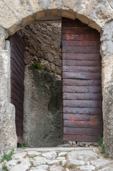 Porta Metallo Antico Chufut Kale Nelle Montagne Crimea Citta Fortezza — Foto Stock