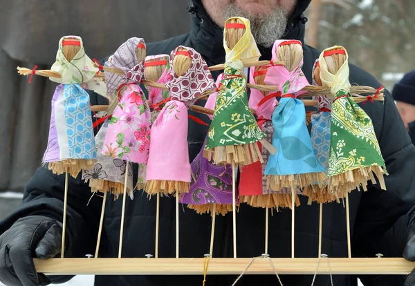 Zabawkowe Figurki Shrove Tuesday Wykonane Słomy Drewnianym Stoisku Maslenitsa Masło — Zdjęcie stockowe