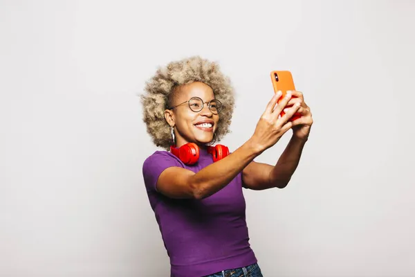 Portrait Smiling Young Woman Using Smart Phone Headphone Dancing White — Stok Foto