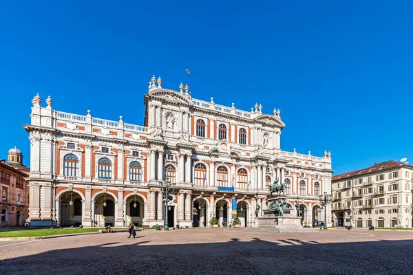Torino, İtalya. 1 Mart 2021. Ulusal İtalyan Risorgimento Müzesi Piazza Carlo Alberto, Torino 'daki Palazzo Carignano' da bulunmaktadır..