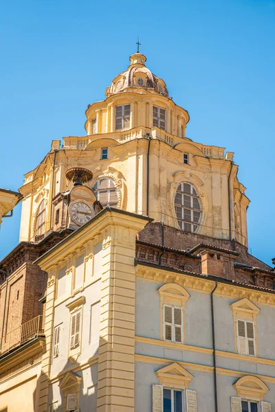 意大利都灵 2021年5月12日城堡广场圣洛伦佐皇家教堂立面的细节 — 图库照片