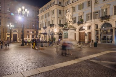 Vittorio Emauele Köprüsü 'nün Po Nehri kıyısından ve Gran Madre di Dio Kilisesi' nden görüntüler. Torino, İtalya. 1 Mayıs 2022.