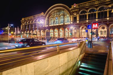 Vittorio Emauele Köprüsü 'nün Po Nehri kıyısından ve Gran Madre di Dio Kilisesi' nden görüntüler. Torino, İtalya. 1 Mayıs 2022.