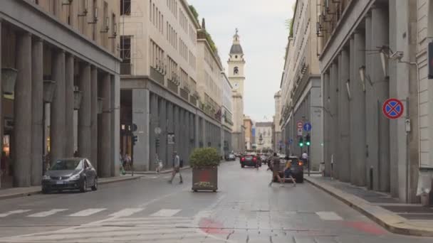Turin Italien Blick Auf Den Autoverkehr Der Roma Mit Menschen — Stockvideo