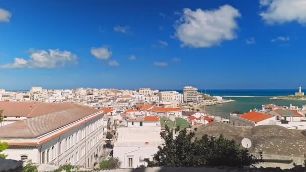 Vieste Italia Vista Vieste Día Verano Con Cielos Despejados Nubes — Vídeos de Stock